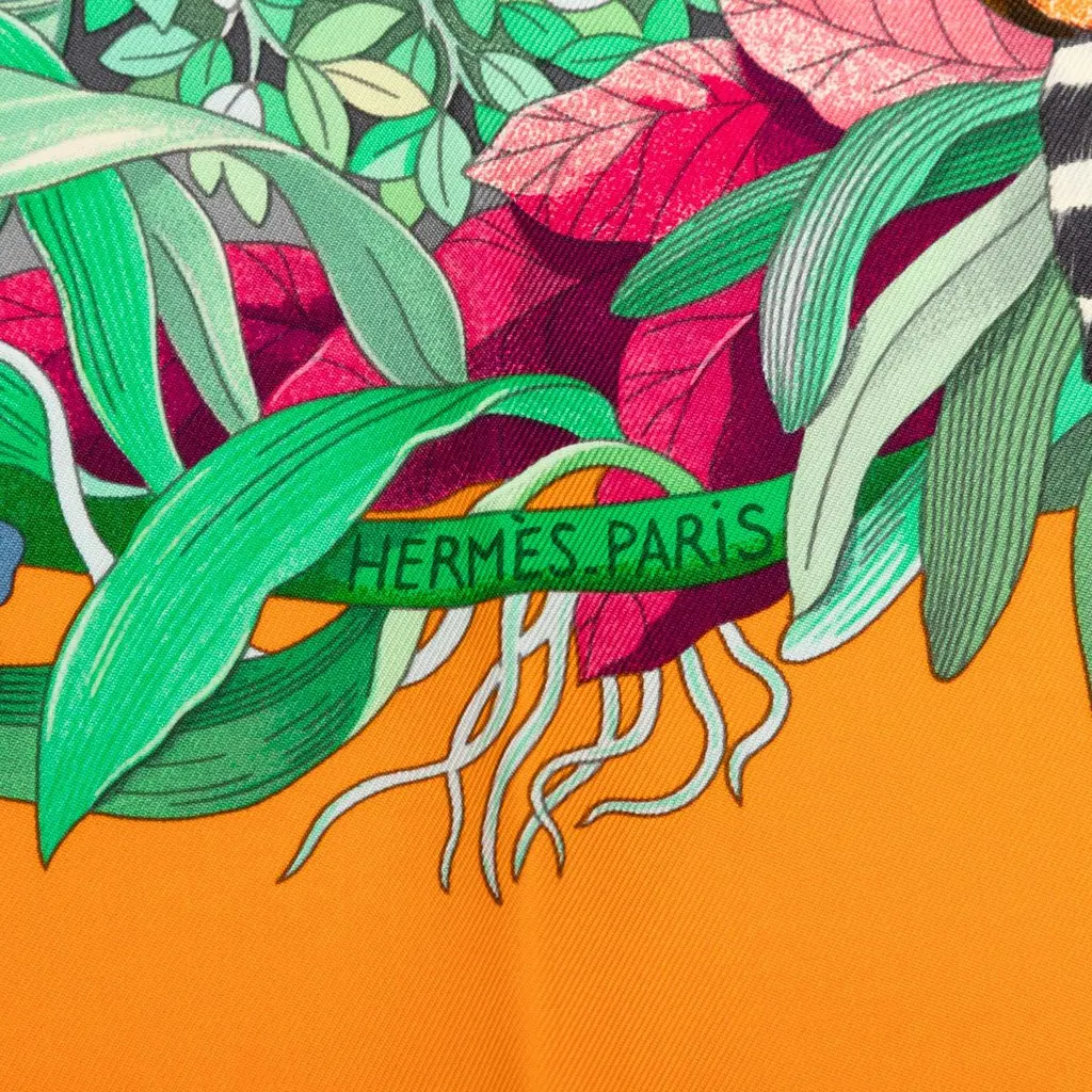 Hermès Au Coeur De La Vie Silk Scarf 90 Green Very good - Box View