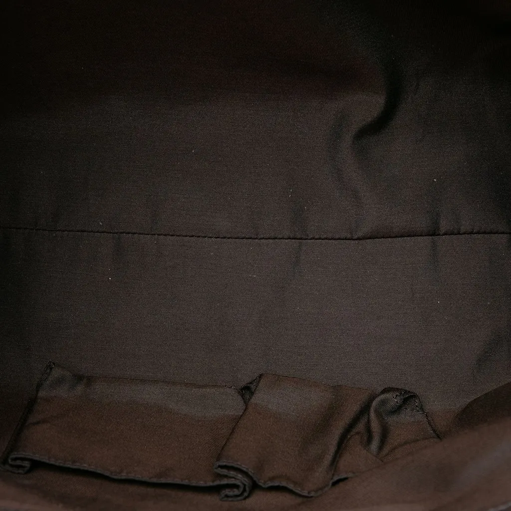 Gucci GG Canvas Tote Beige Very good - Model View