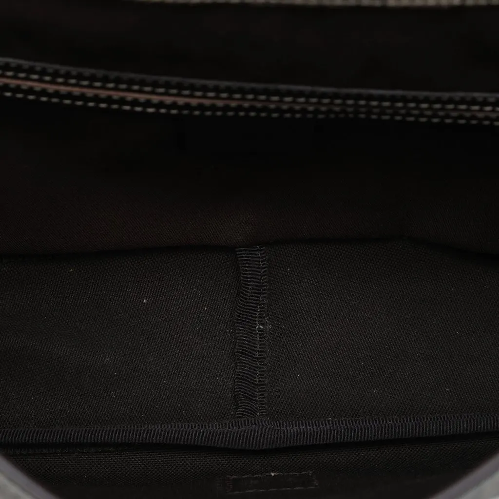 Gucci GG Supreme Web Crossbody Beige Canvas Very good - Model View