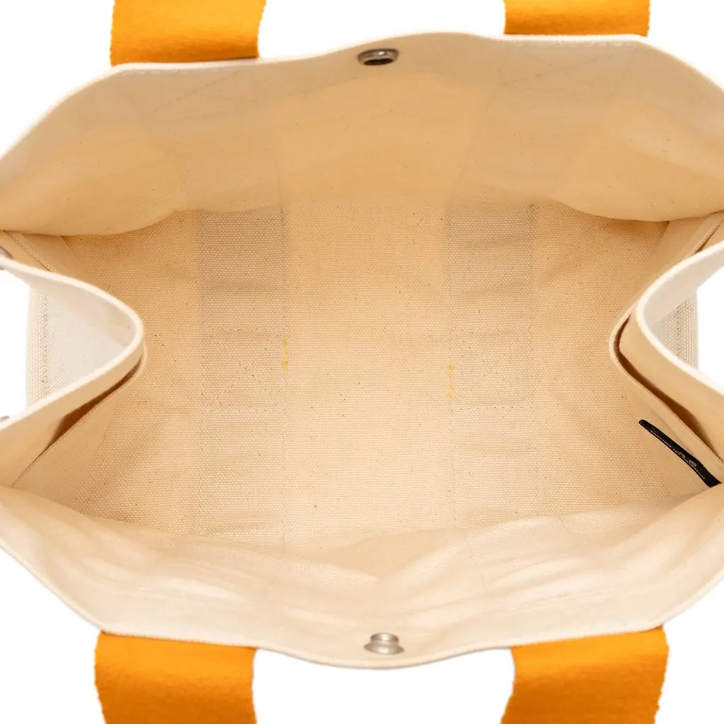 Hermès Toile Bora Bora PM White Canvas Good - Model View