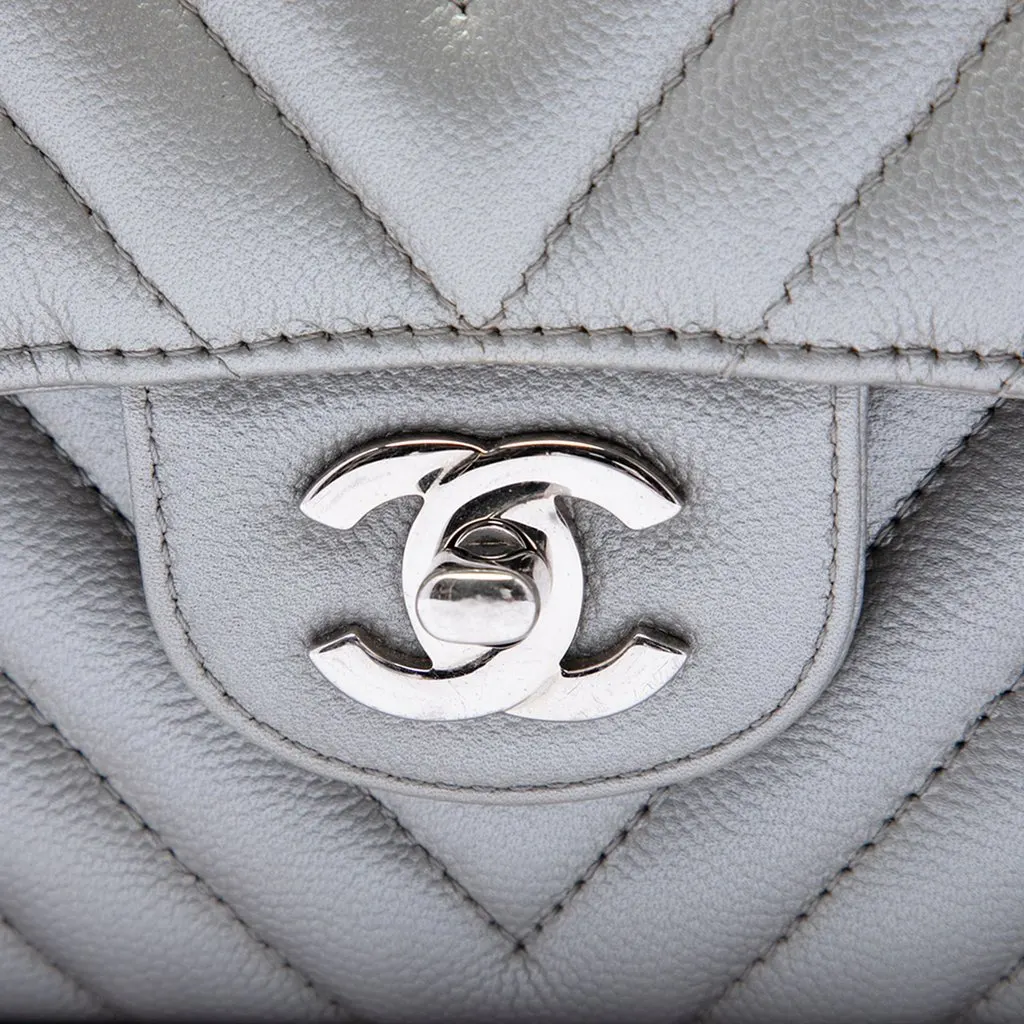 Chanel Medium Classic Chevron Caviar Double Flap Silver Leather Very good - Box View