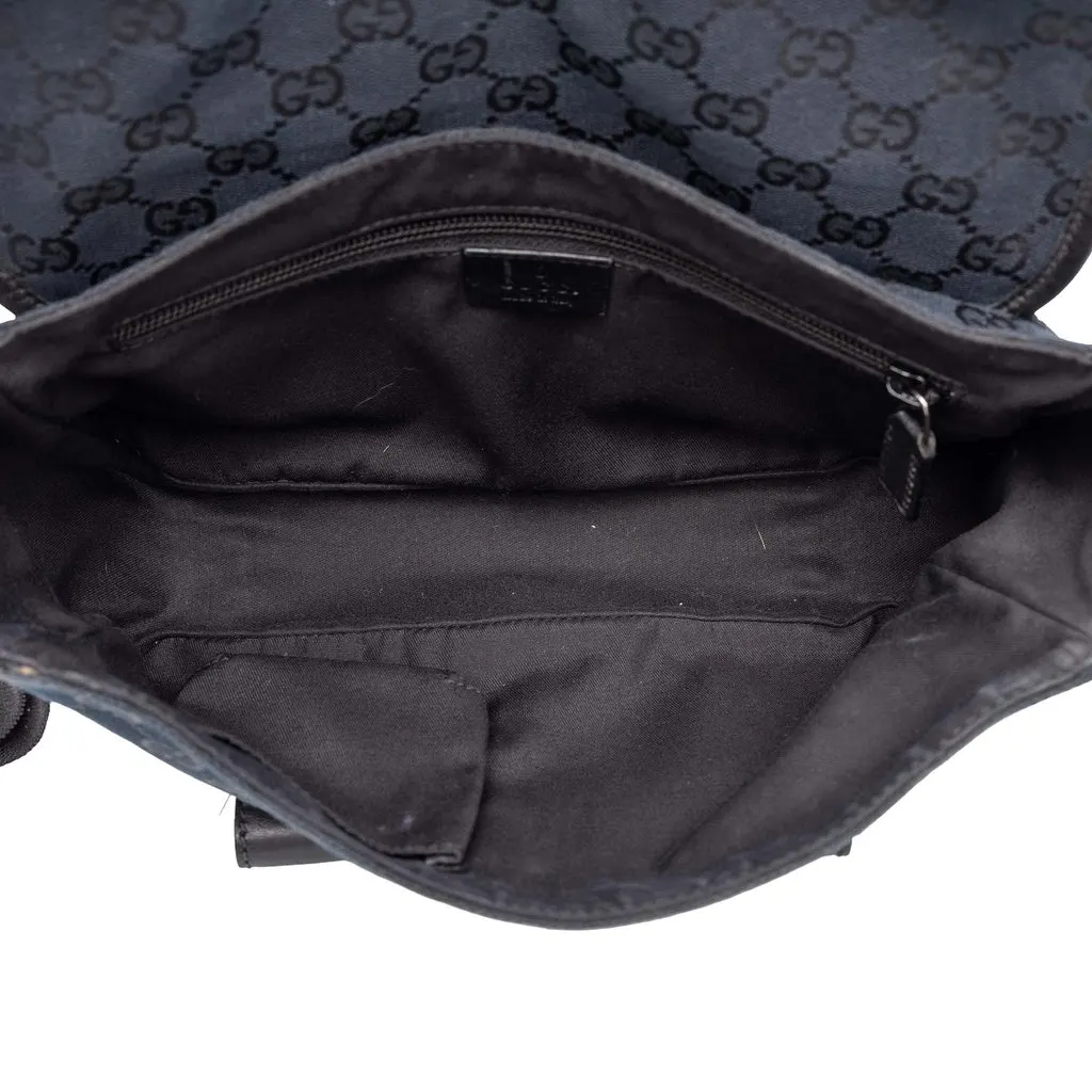 Gucci GG Canvas Crossbody Black Canvas Very good - Model View
