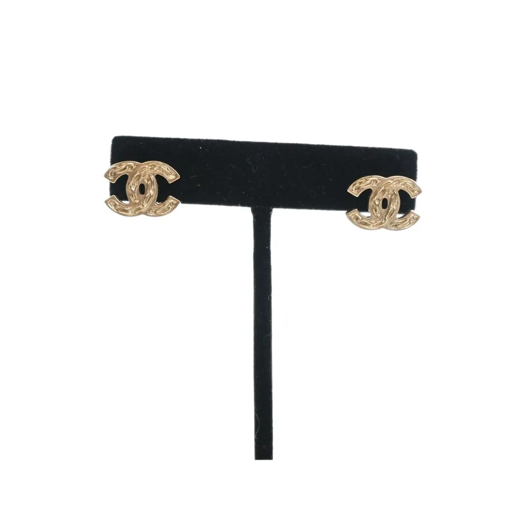 Chanel CC Gold Plated Push Back Earrings Gold Metal Very good - Front View