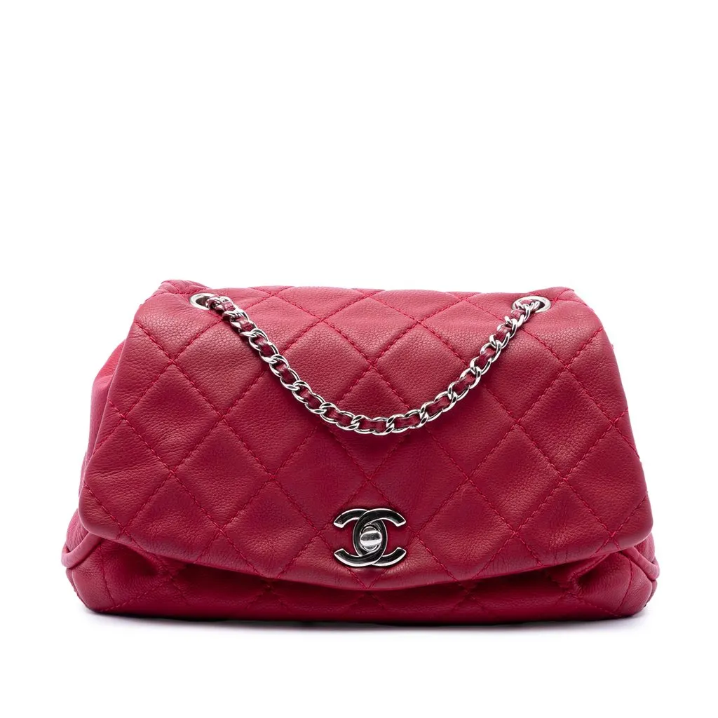 Chanel Quilted Calfskin CC Curvy Flap Red Leather Very good - Front View