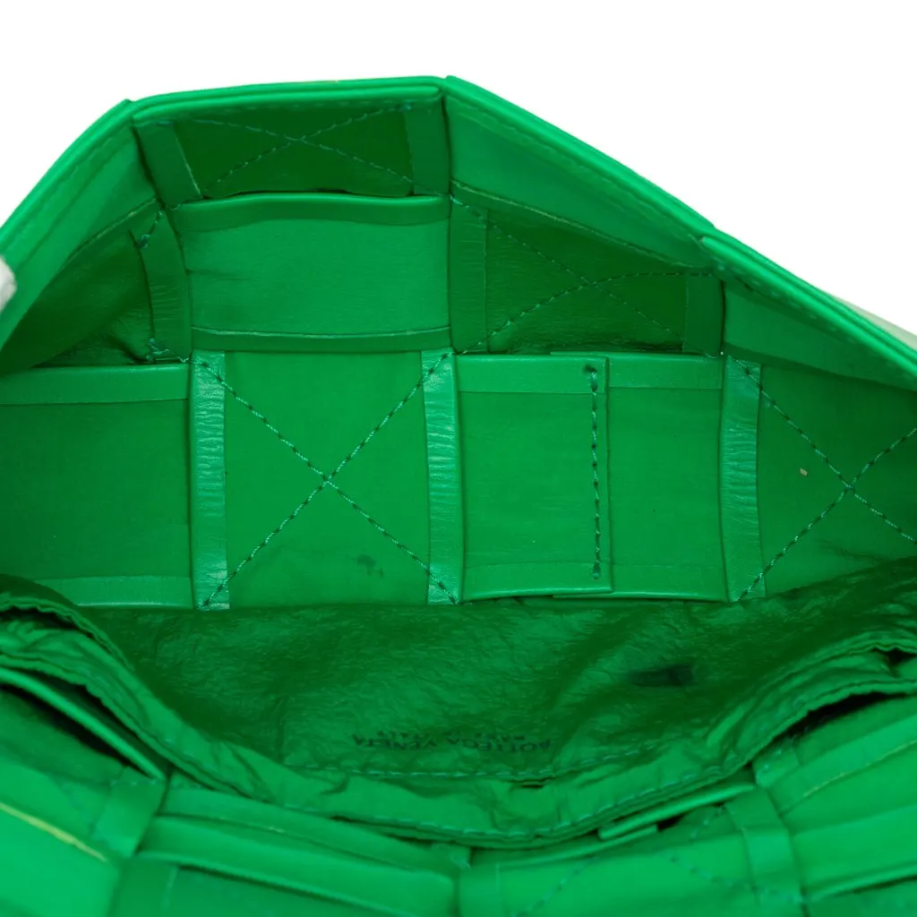 Bottega Veneta Mini Paper Calfskin Intrecciato Cassette Belt Bag Green Leather Very good - Model View
