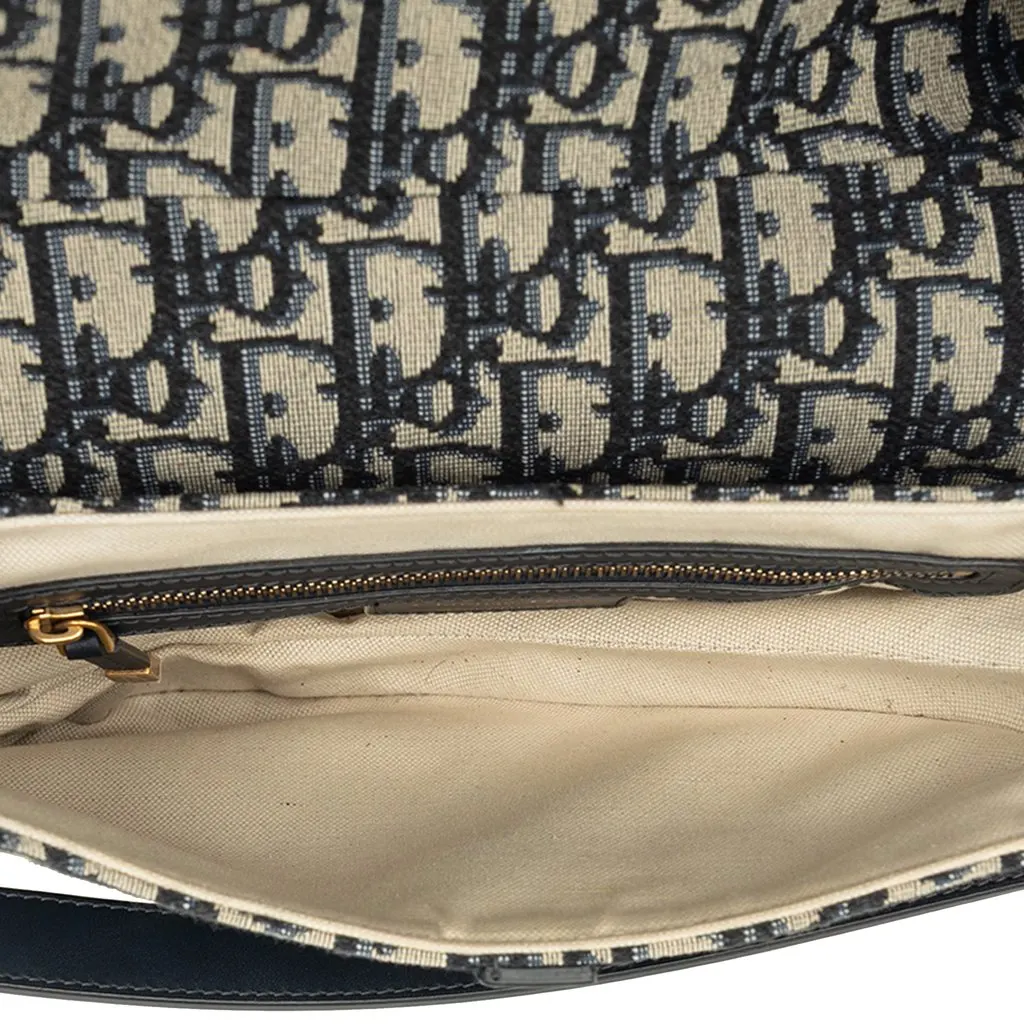 Dior Oblique Canvas Saddle Bag Blue Very good - Model View