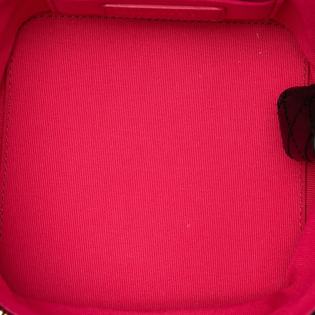 Chanel CC Quilted Calfskin Vanity Case with Chain Black Leather Very good - Model View