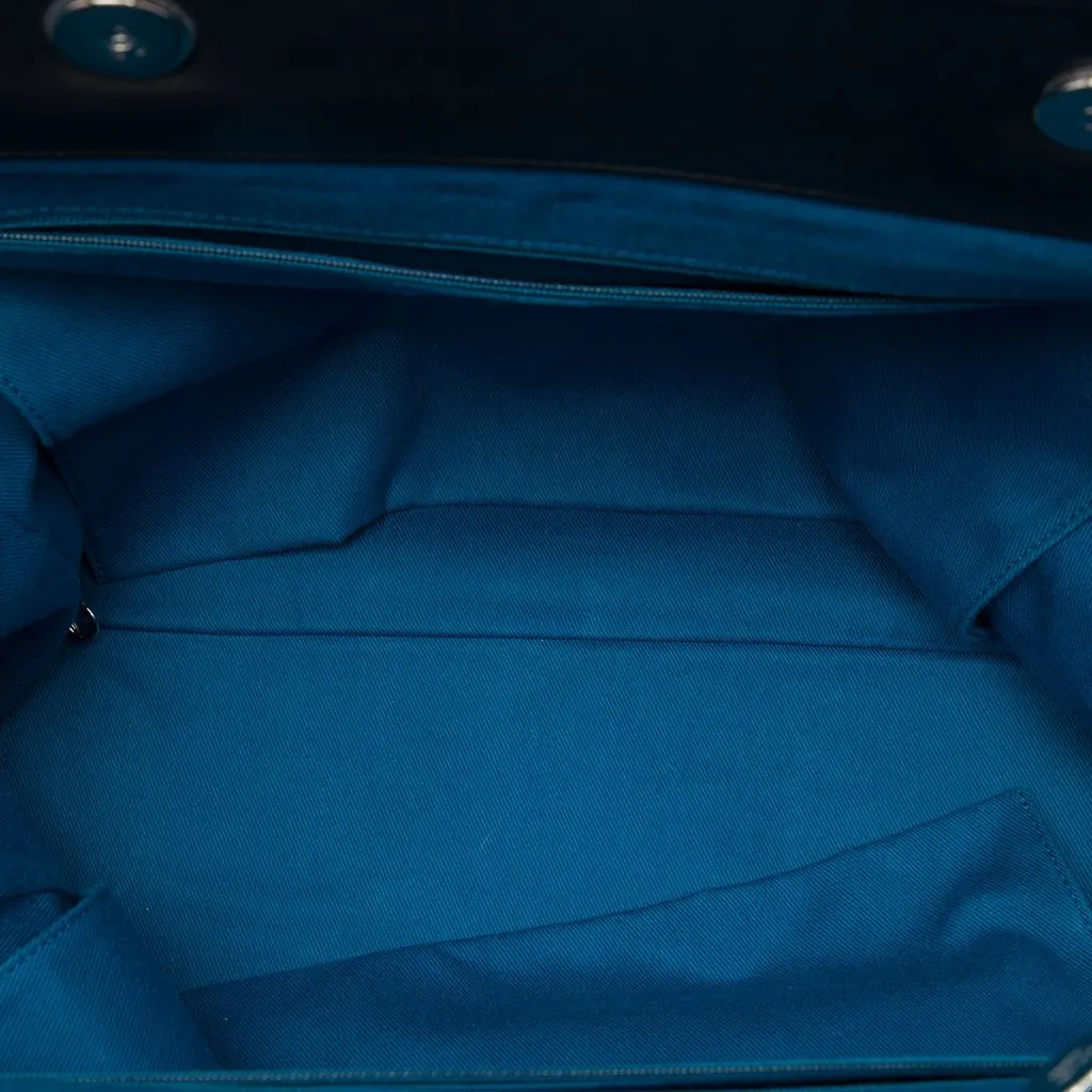 Chanel Medium Shearling and Calfskin Deauville Shopping Tote Blue Fur Very good - Model View