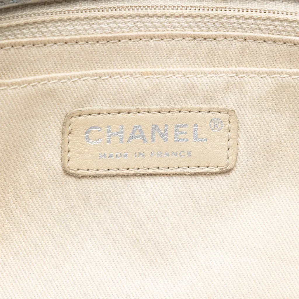 Chanel Medium Calfskin Ice Cube On the Rocks Flap Silver Leather Very good - Box View