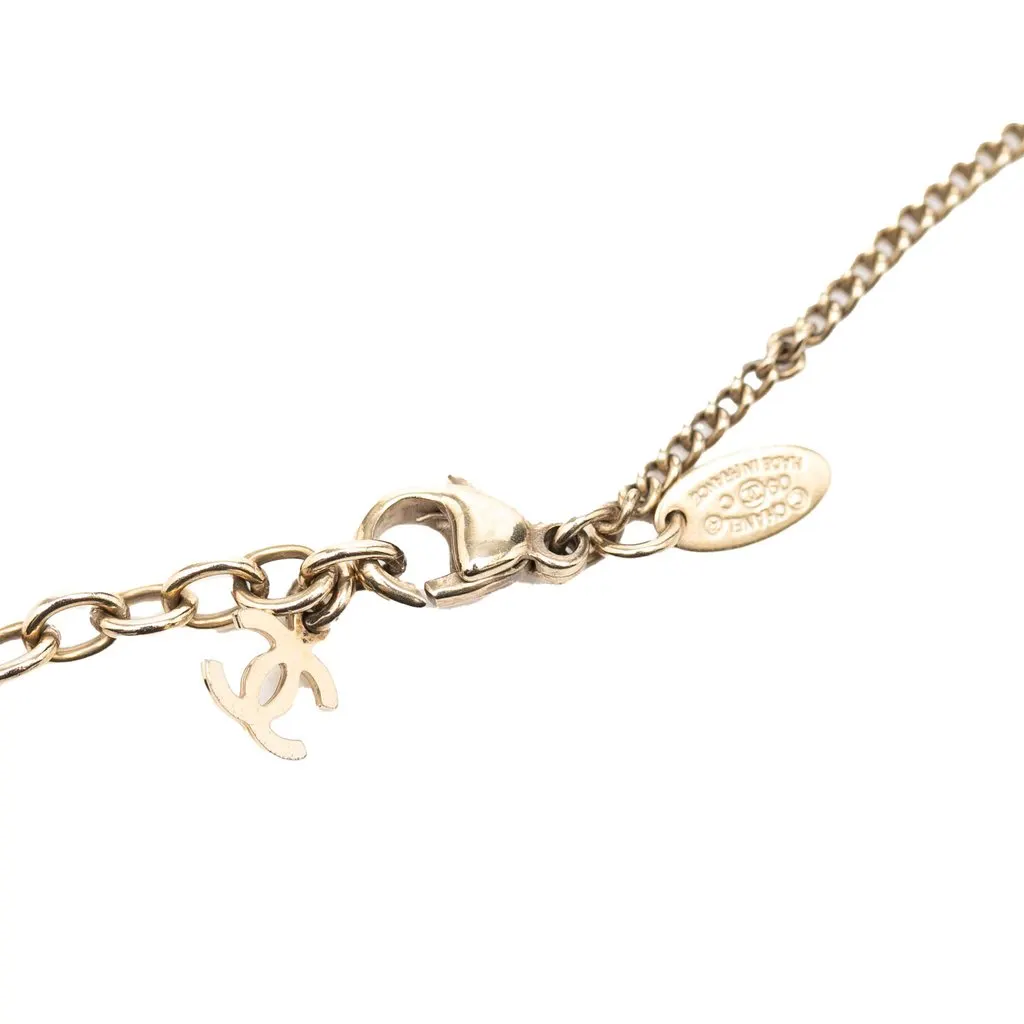 Chanel CC Gold Plated Resin and Strass Clear Dome Hologram Glitter Pendant Necklace Gold Metal Very good - Model View
