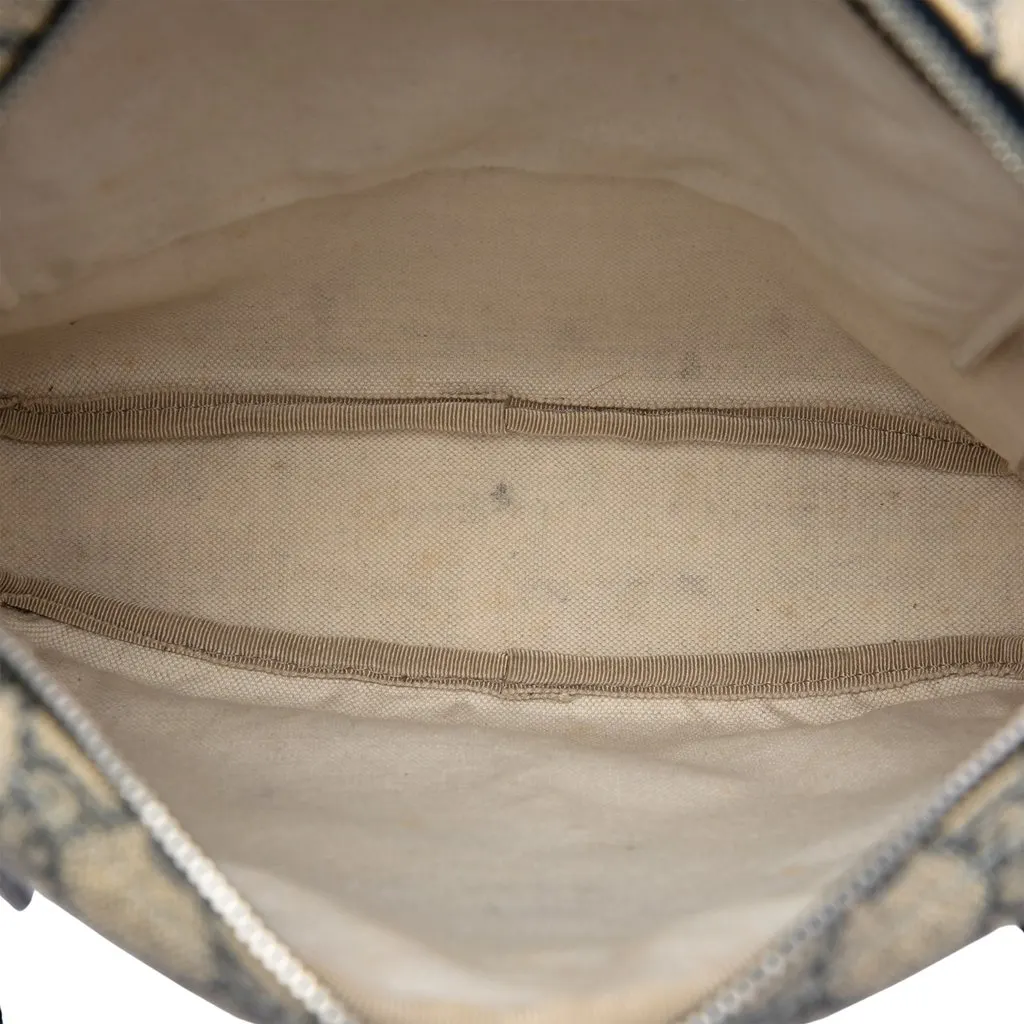 Gucci GG Supreme Crossbody Beige Very good - Model View