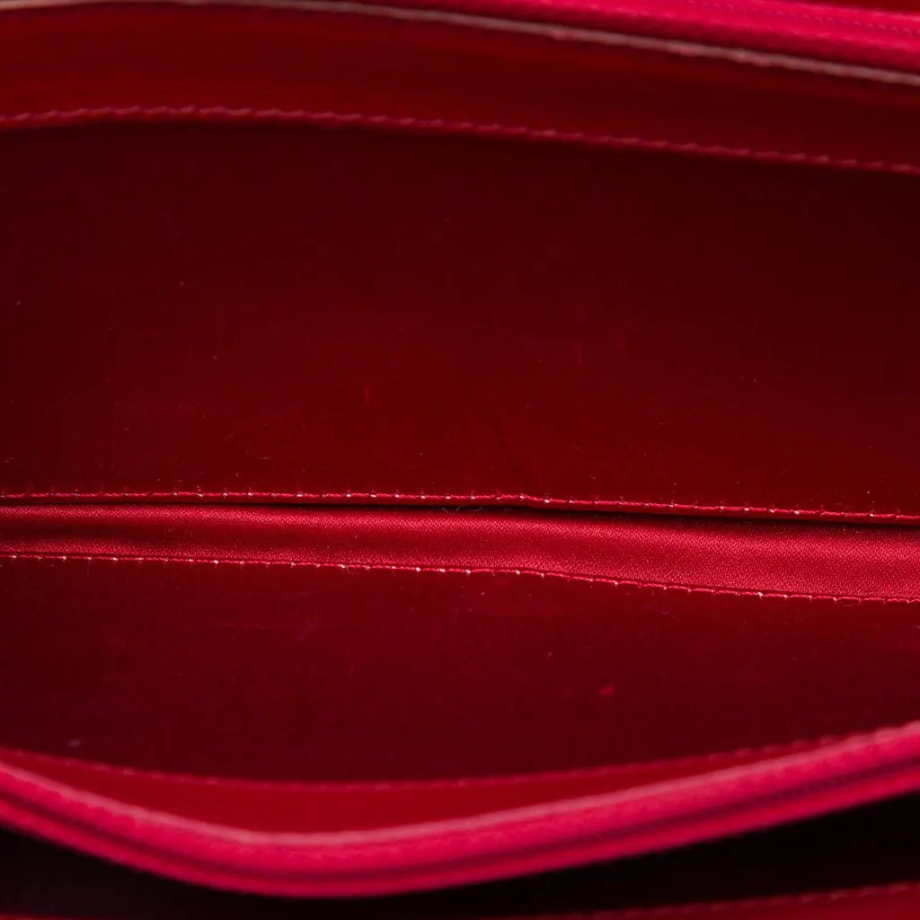 Chanel CC Quilted Patent Brilliant East West Wallet On Chain Red Leather Very good - Model View