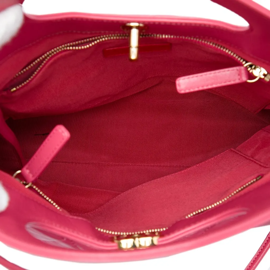Chanel Small Quilted Shiny Aged Calfskin 31 Shopping Bag Pink Leather Very good - Model View