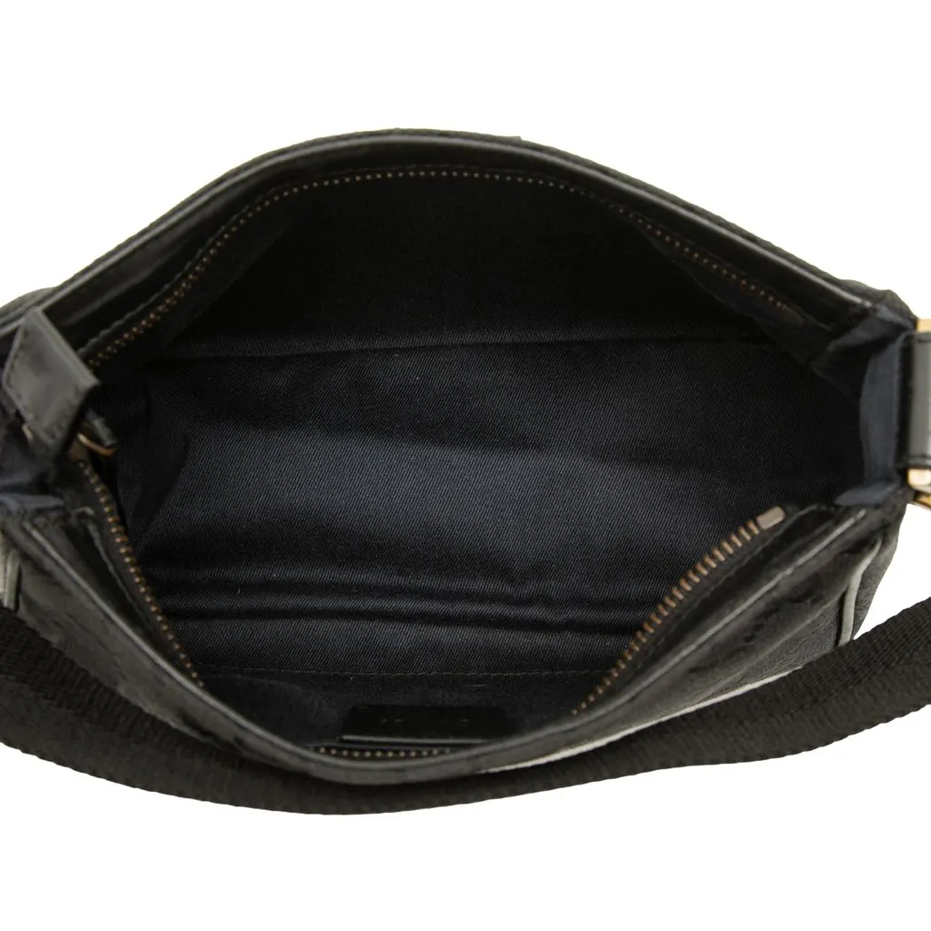 Gucci GG Canvas Handbag Black Canvas Very good - Model View