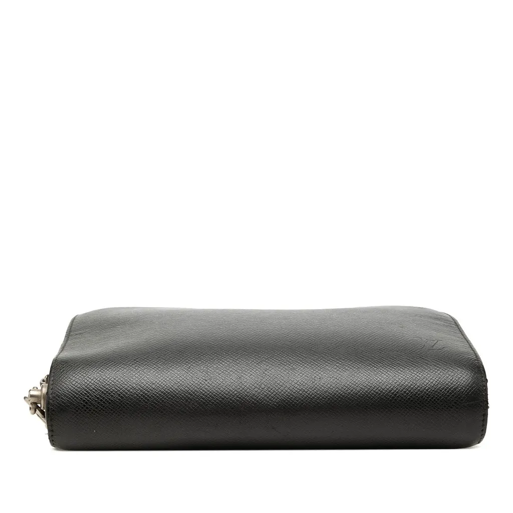 Louis Vuitton Taiga Pochette Baikal Black Leather Good - Inside View