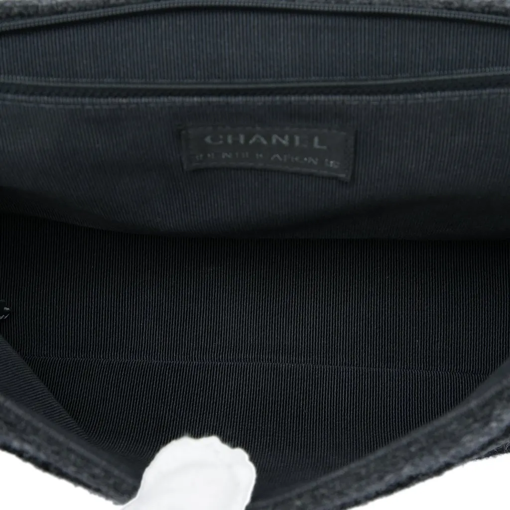 Chanel Identification Jumbo Chocolate Bar Wool Felt Reissue 2.55 Flap Grey Very good - Model View