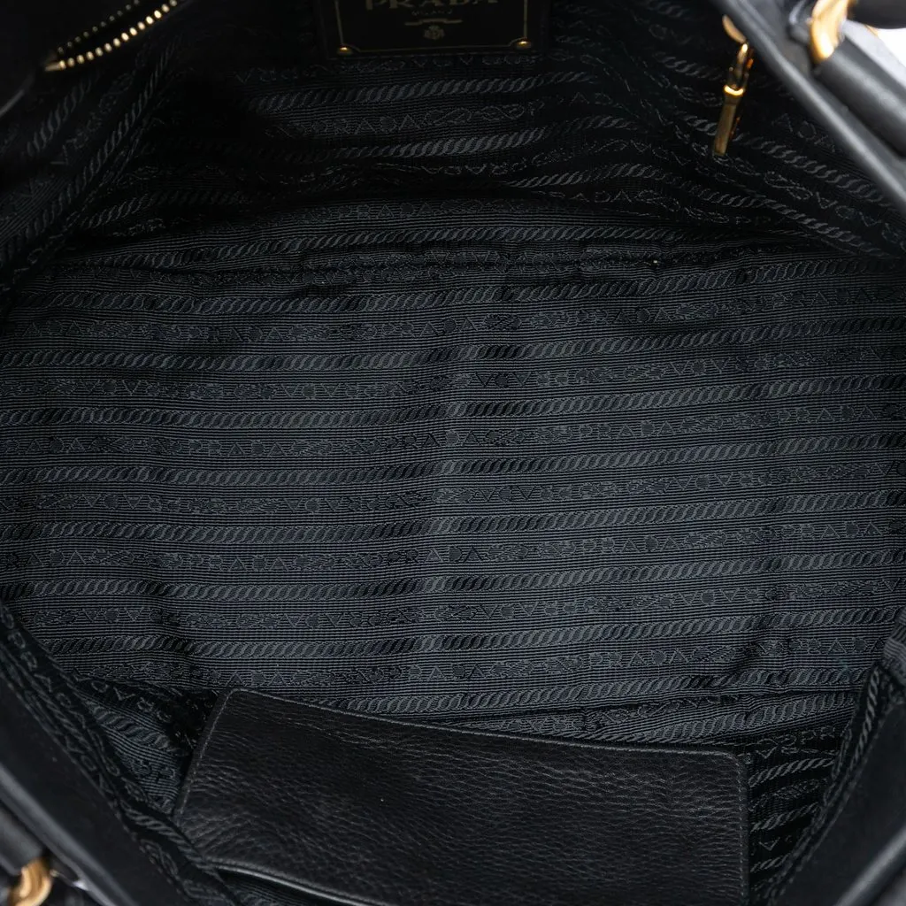Prada Vitello Daino Trimmed Tessuto Handbag Black Very good - Model View