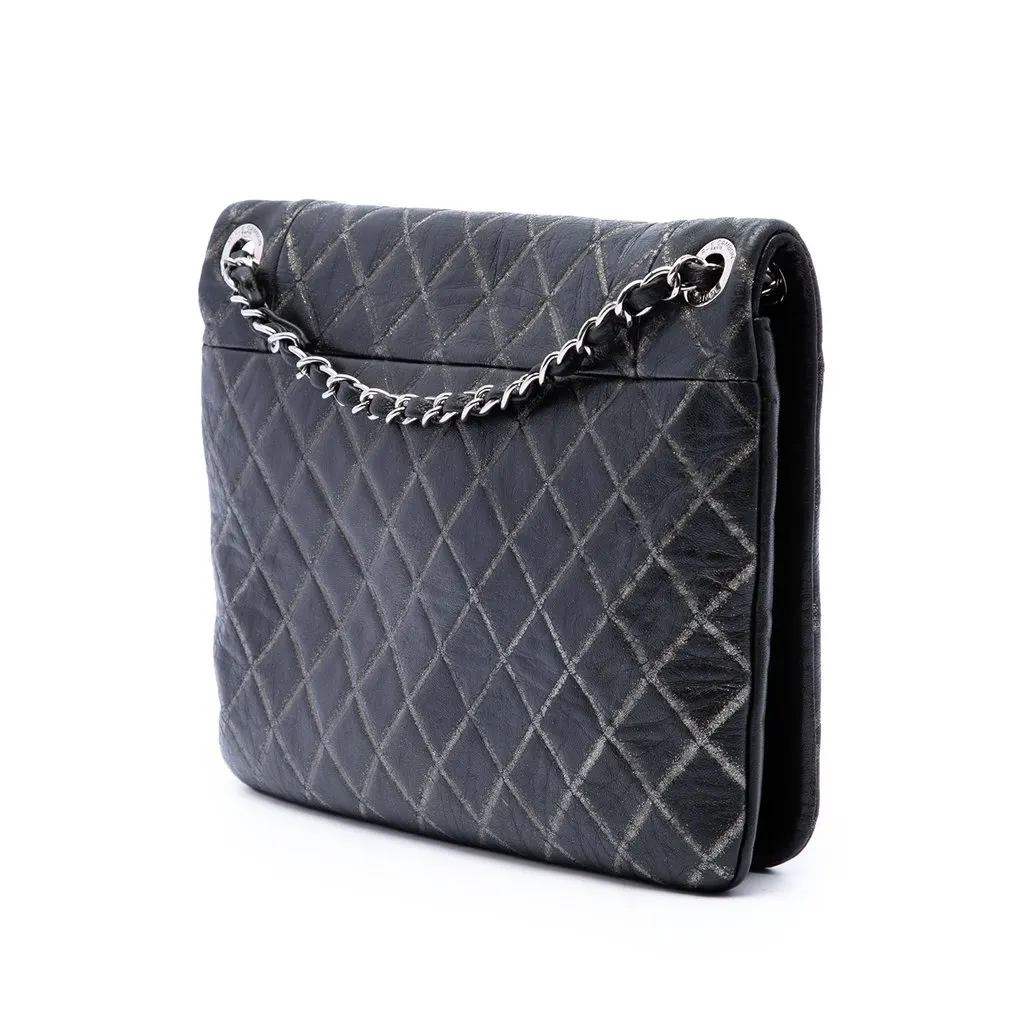 Chanel Quilted Metallic Distressed Lambskin CC Crystal Flap Black Leather Very good - Back View