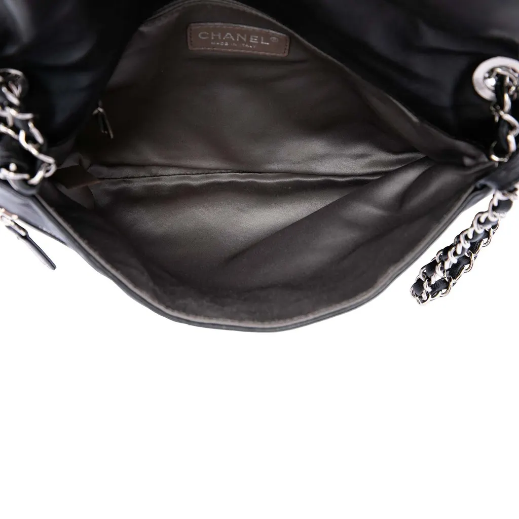 Chanel Quilted Metallic Distressed Lambskin CC Crystal Flap Black Leather Very good - Model View