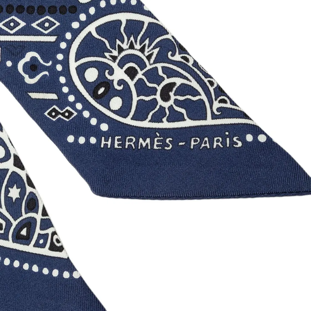 Hermès Entre Ciel Et Mer Bandana Silk Twilly Scarf Blue Silk Very good - Model View