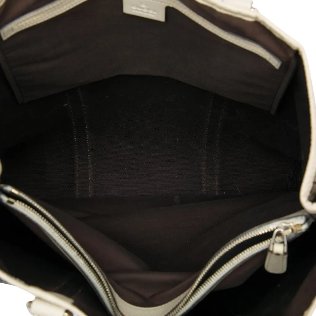 Gucci GG Supreme Joy Vertical Tote Beige Very good - Model View