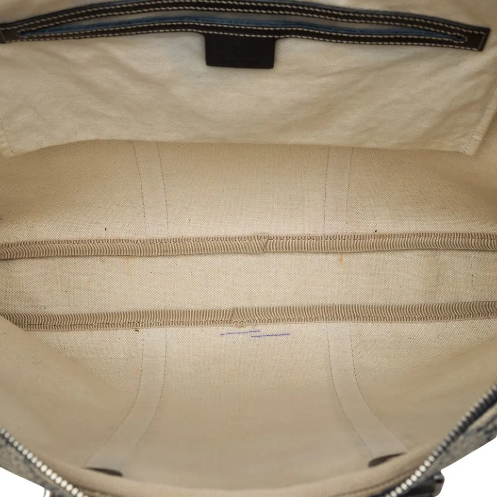 Gucci GG Supreme Business Bag Beige Canvas Very good - Model View