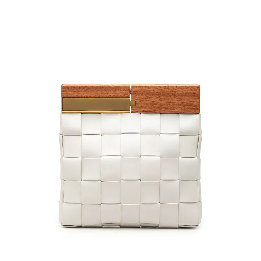 Bottega Veneta Lambskin Maxi Intrecciato The Snap Clutch White Leather Very good - Front View