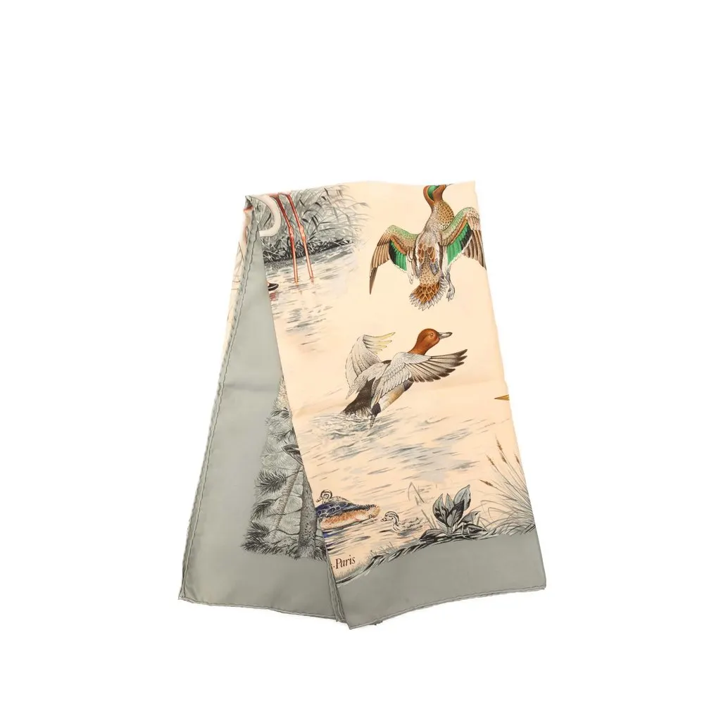 Hermès Halte En Camargue Silk Scarf 90 Beige Very good - Front View
