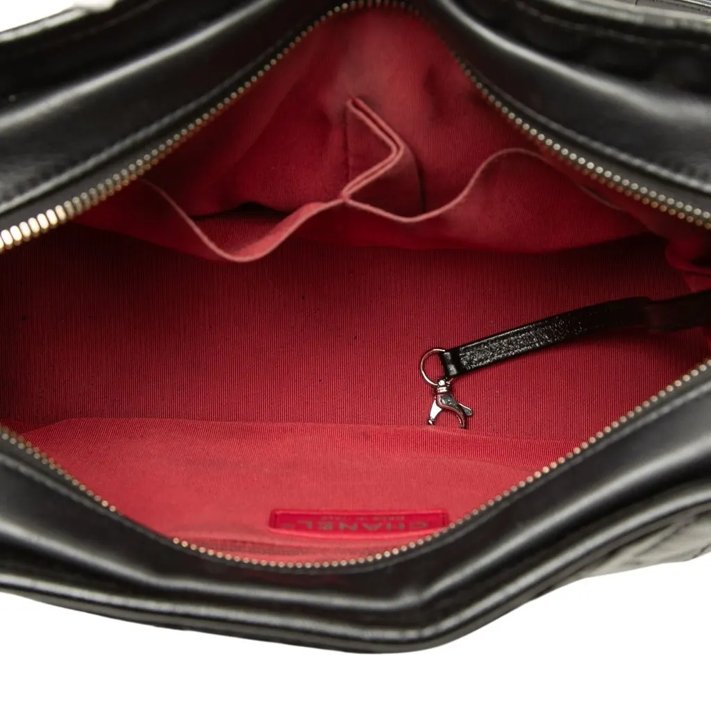 Chanel Medium Aged Calfskin Gabrielle Crossbody Black Leather Very good - Model View