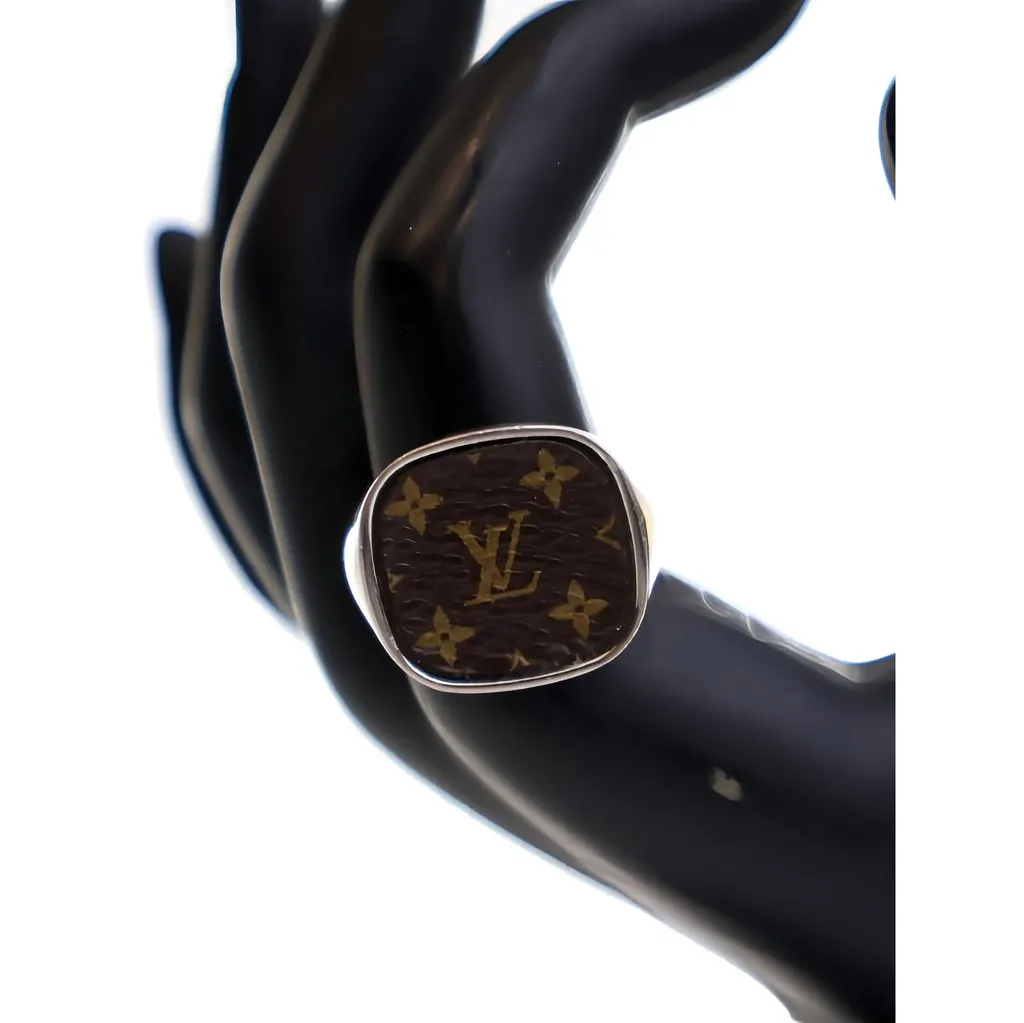 Louis Vuitton Brass Monogram Lock Signet Ring Silver Brass Very good - Inside View
