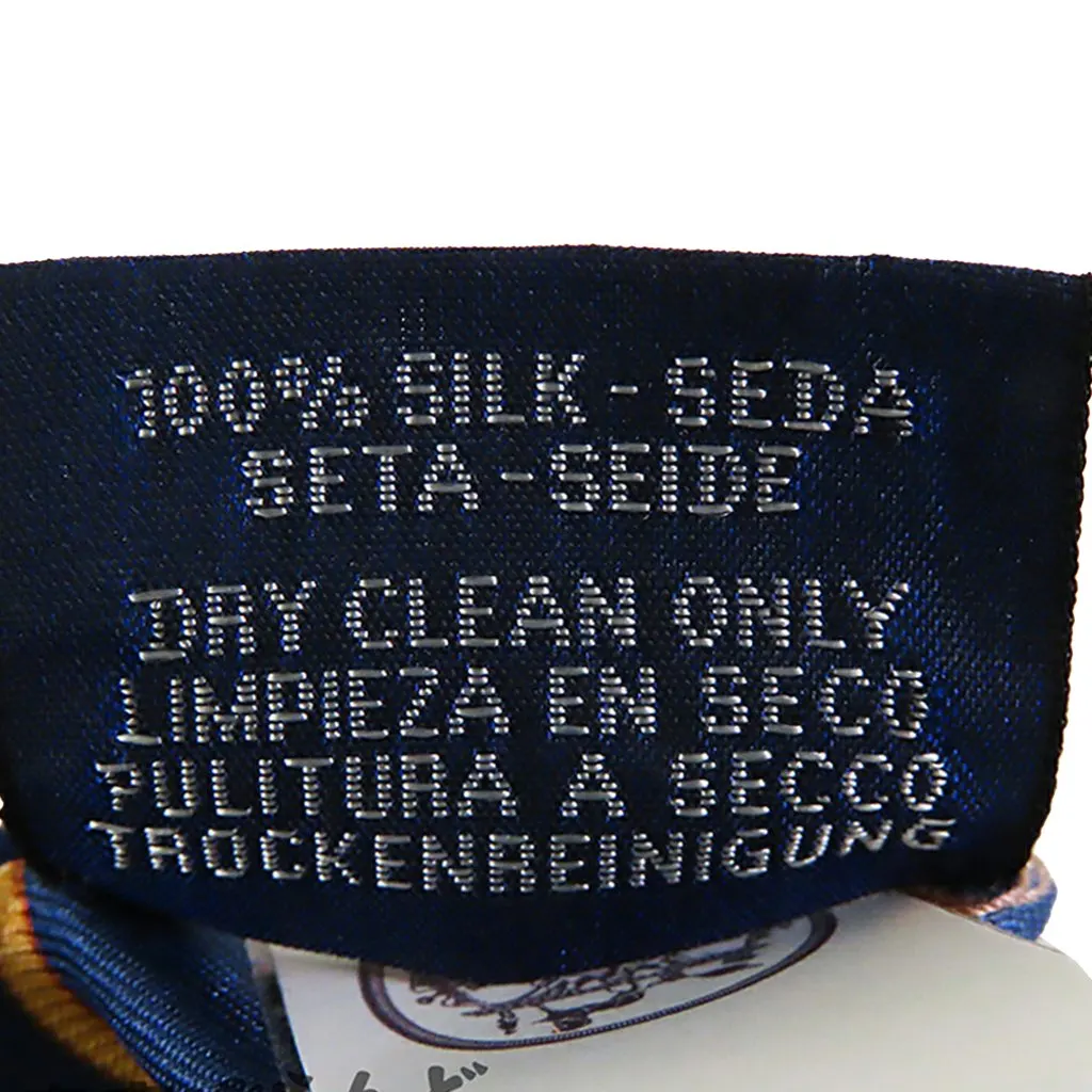 Hermès Couvertures et Tenues de Jour Silk Twilly Scarf Blue Never worn - Model View