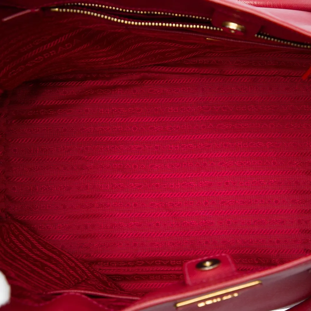 Prada Large Saffiano Lux Galleria Satchel Red Leather Very good - Model View