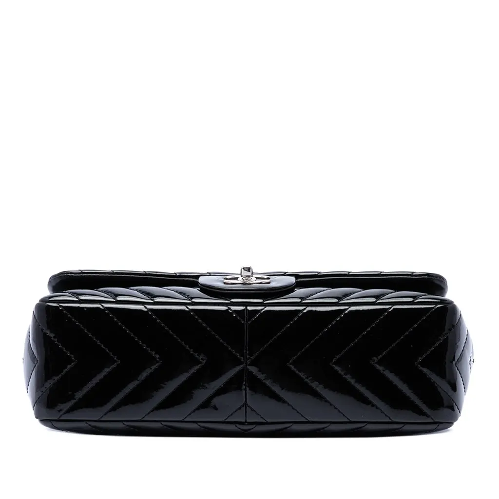 Chanel Jumbo Classic Chevron Patent Single Flap Black Leather Very good - Inside View