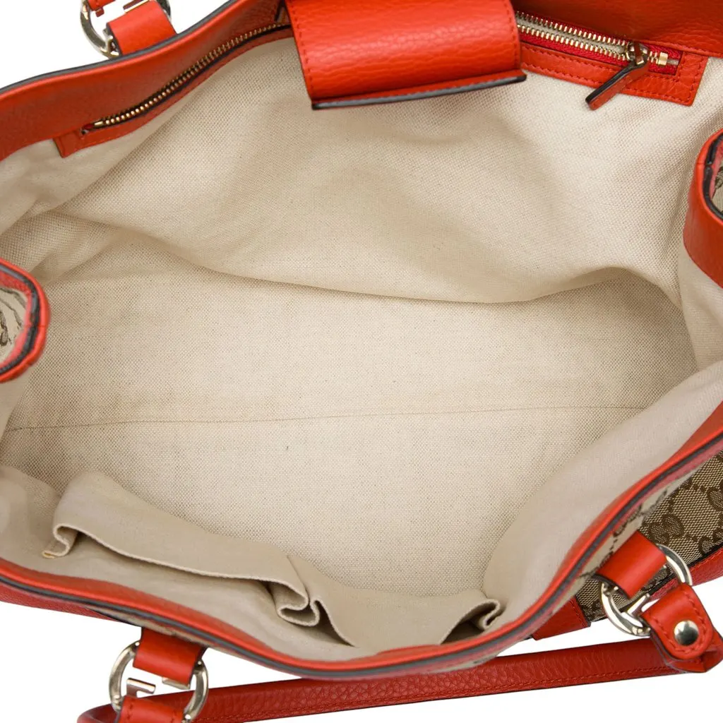 Gucci GG Canvas Miss GG Tote Beige Very good - Model View