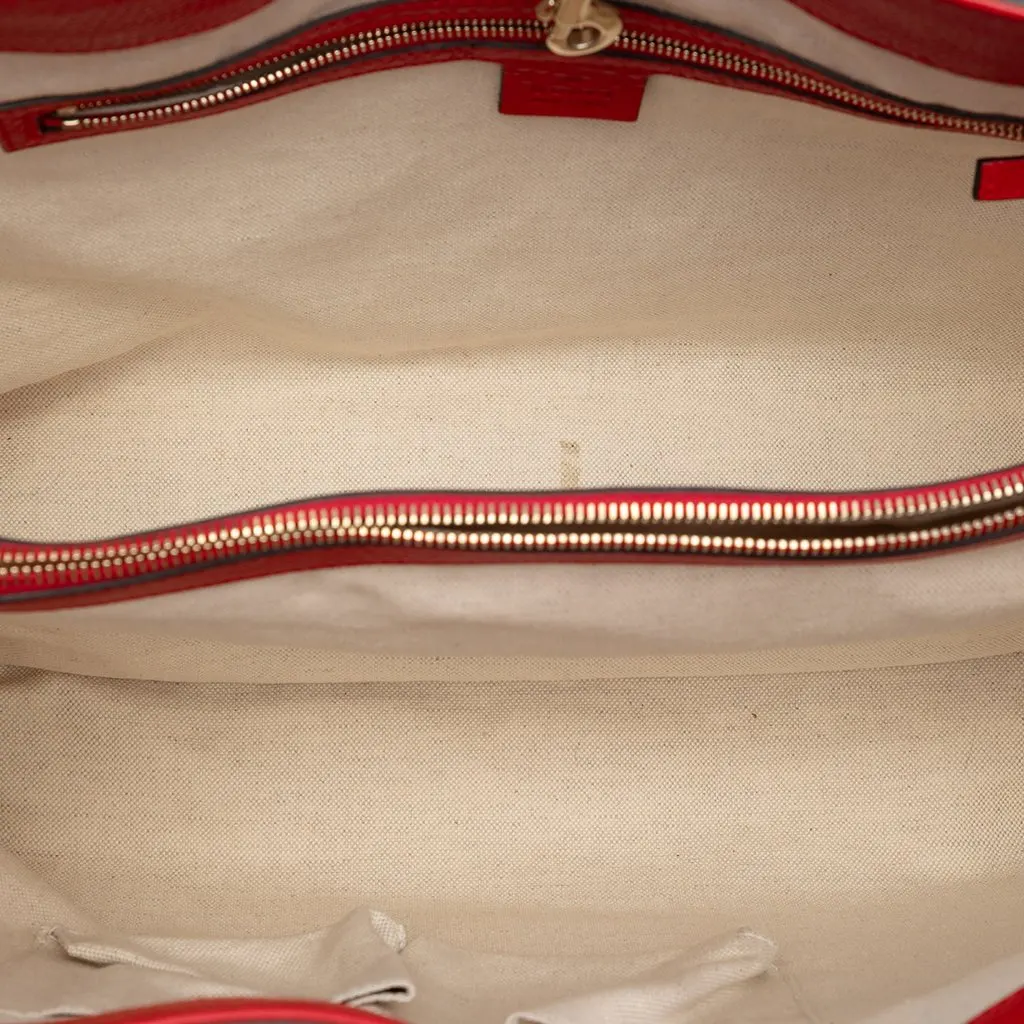 Gucci GG Canvas Bella Tote Beige Very good - Model View