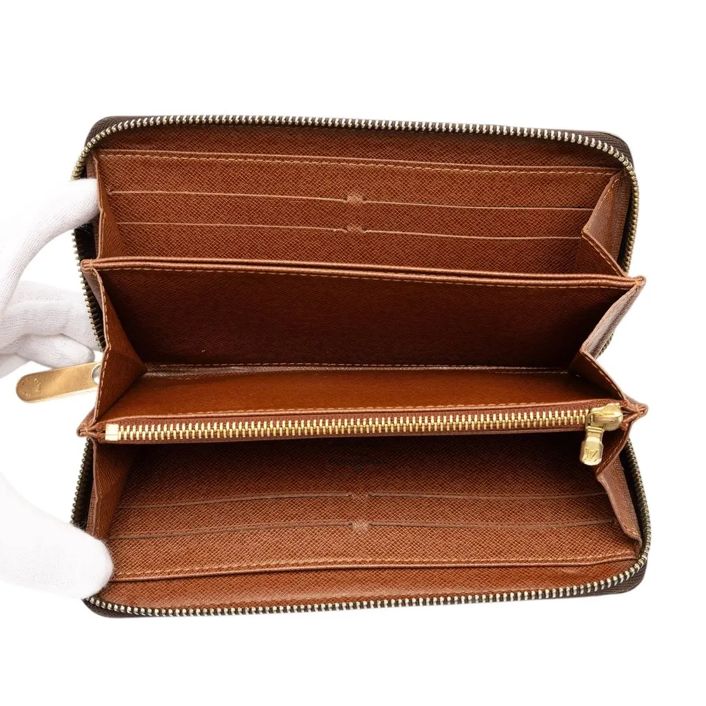 Louis Vuitton Monogram Zippy Long Wallet Brown Canvas Very good - Model View