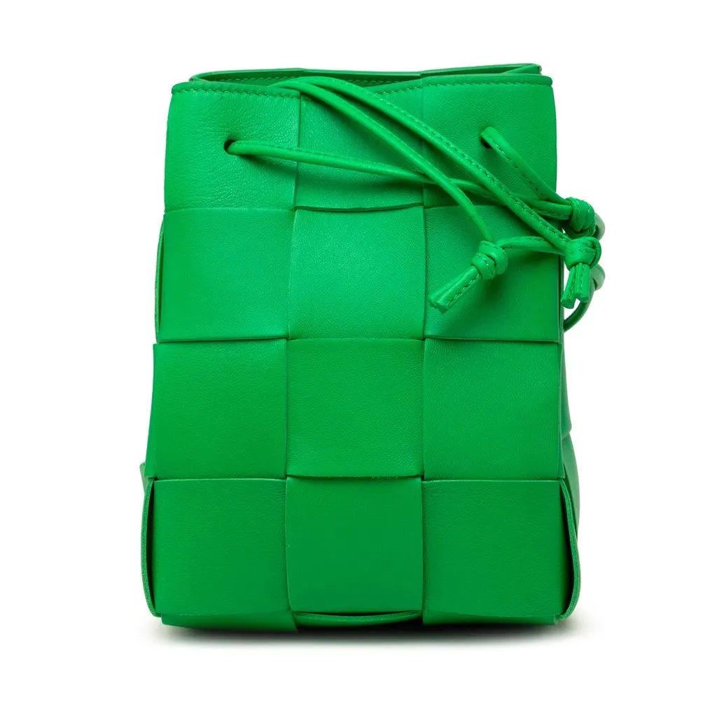 Bottega Veneta Small Nappa Maxi Intrecciato Cassette Bucket Bag Green Leather Very good - Front View