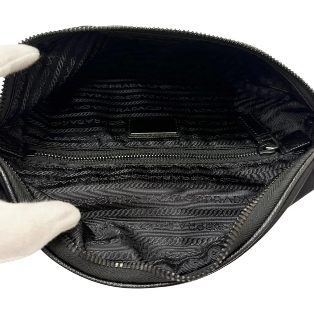Prada Tessuto Belt Bag Black Very good - Model View