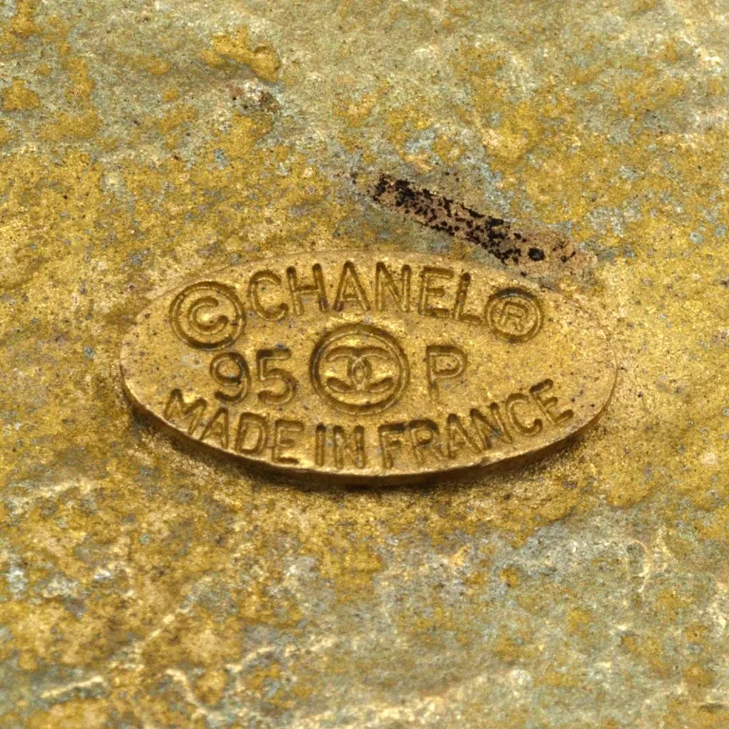 Chanel CC Gold Plated Medallion Brooch Gold Metal Very good - Box View