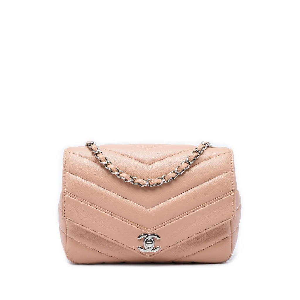 Chanel Small Chevron Caviar Data Center Envelope Flap Beige Leather Very good - Front View