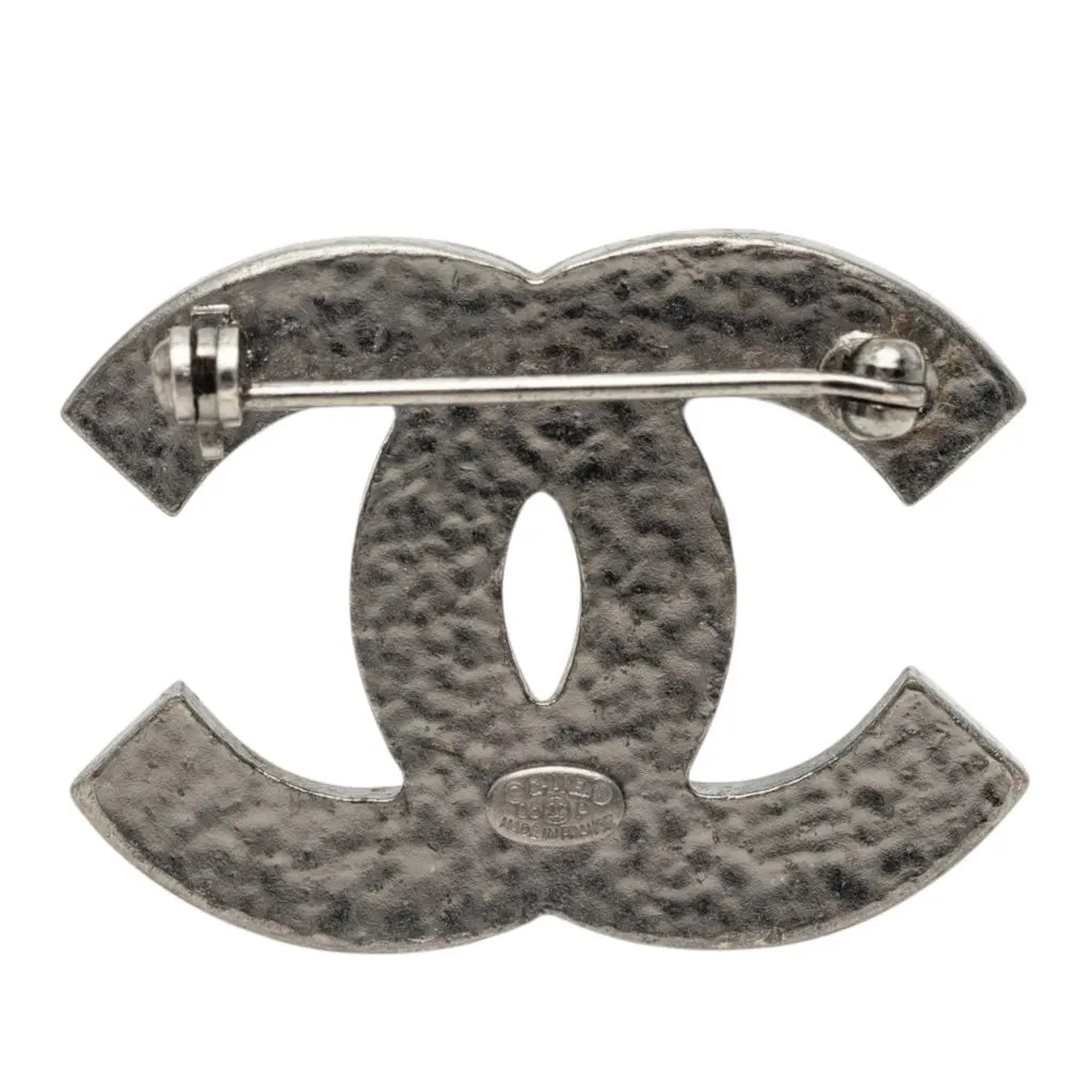 Chanel CC Enamel and Brass Brooch Black Very good - Inside View