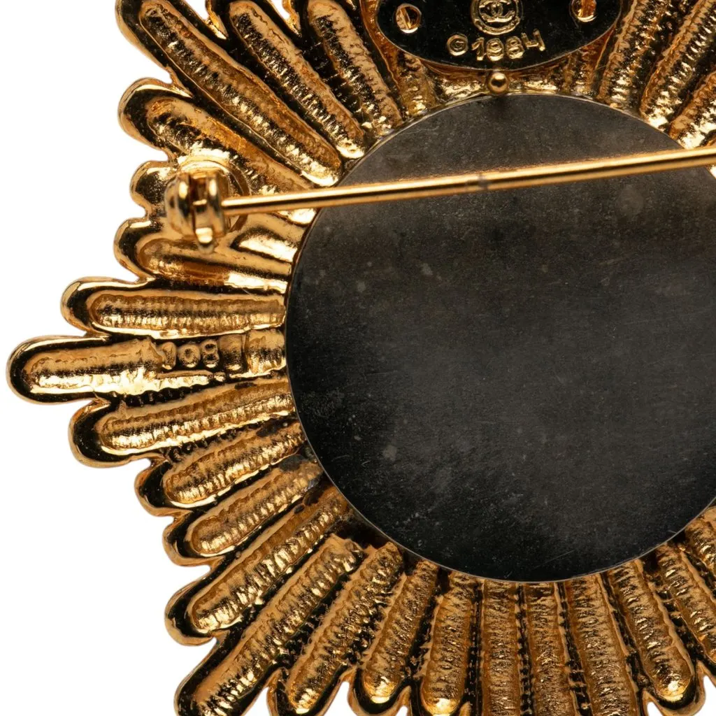 Chanel CC Gold Plated Starburst Brooch Gold Metal Very good - Model View