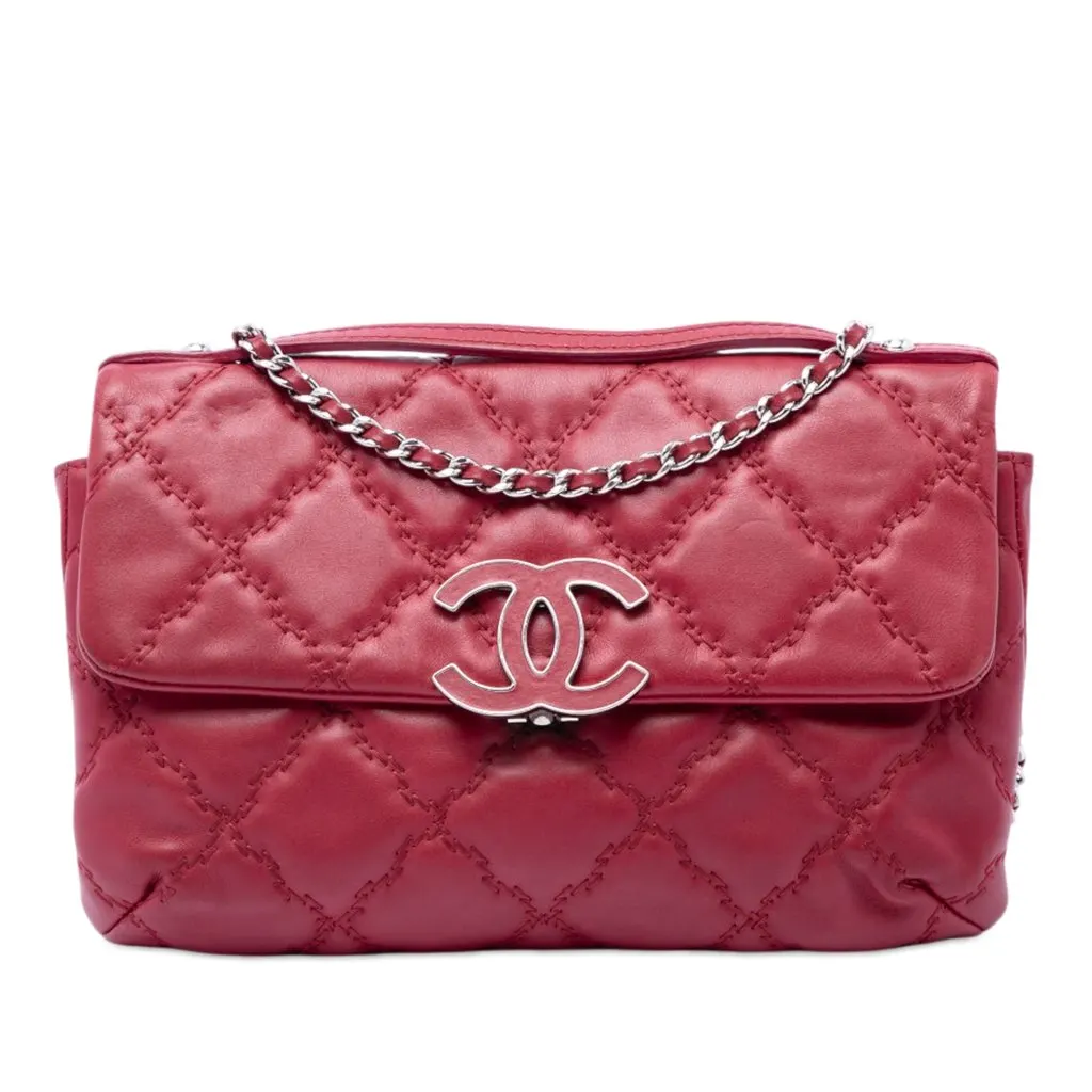 Chanel Quilted Calfskin Double Stitch Hamptons Clutch with Chain Red Leather Very good - Front View