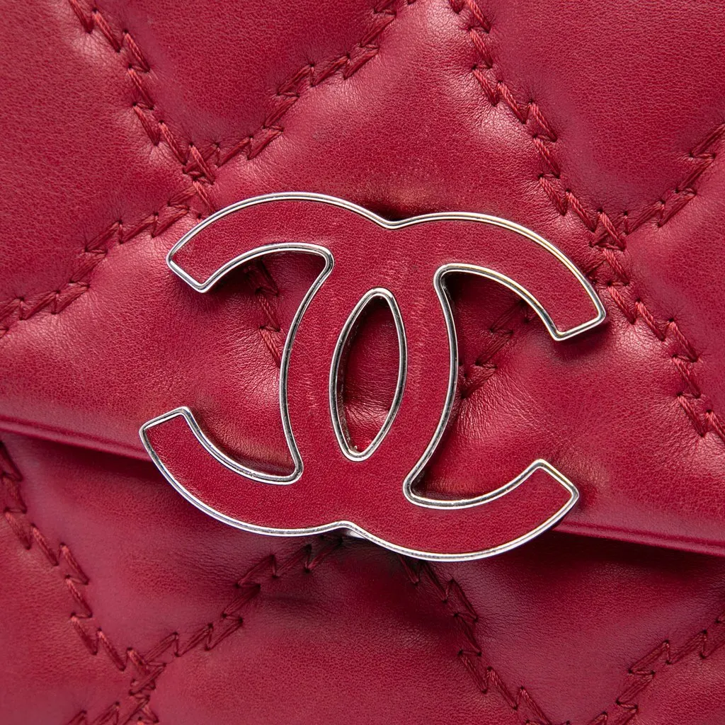 Chanel Quilted Calfskin Double Stitch Hamptons Clutch with Chain Red Leather Very good - Box View