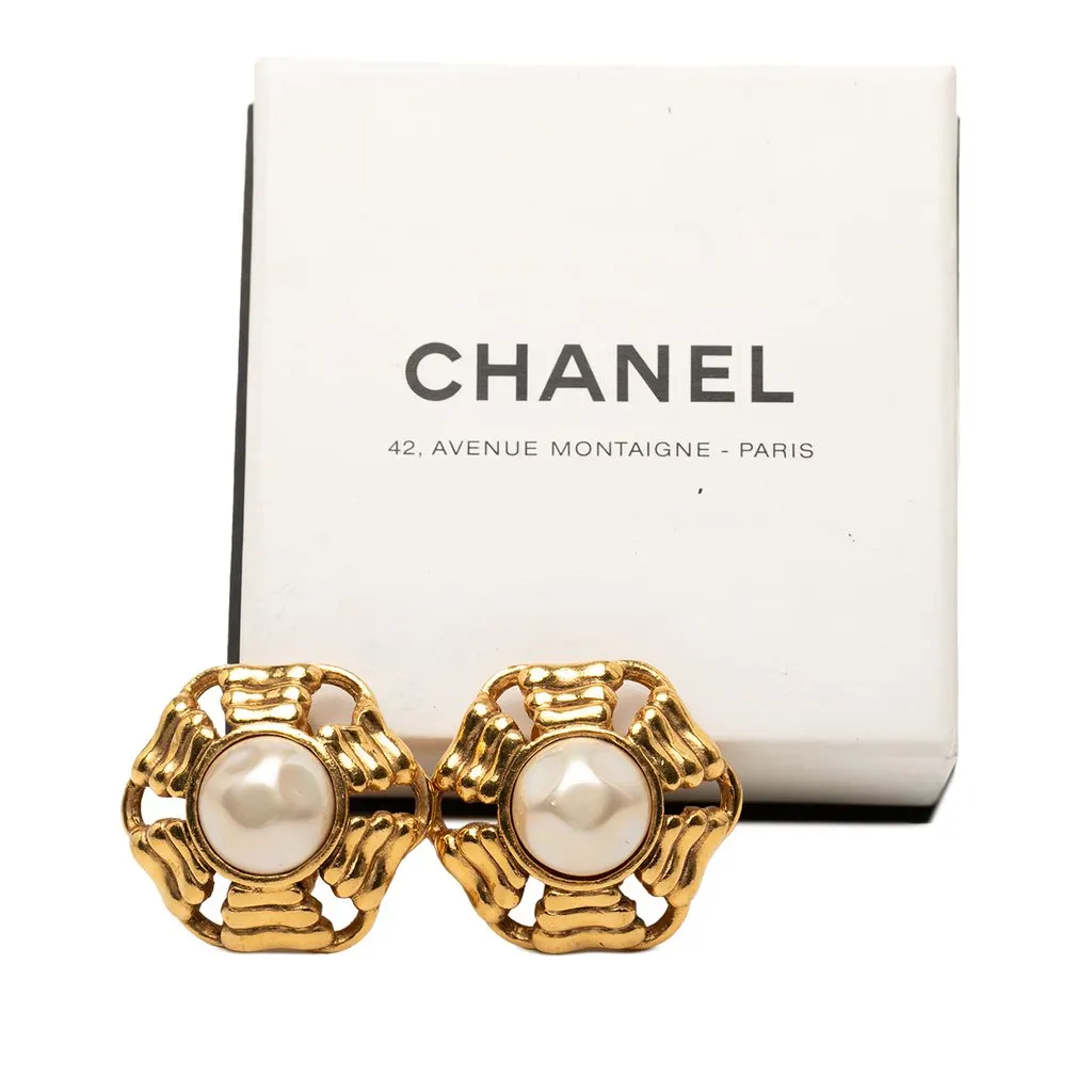 Chanel Gold Plated Faux Pearl Wavy Clip On Earrings Gold Metal Very good - Model View