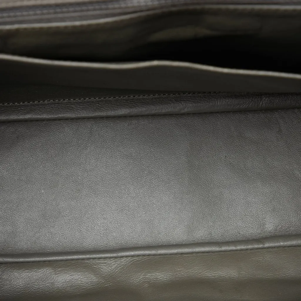 Chanel Maxi Classic Caviar Single Flap Green Leather Very good - Model View