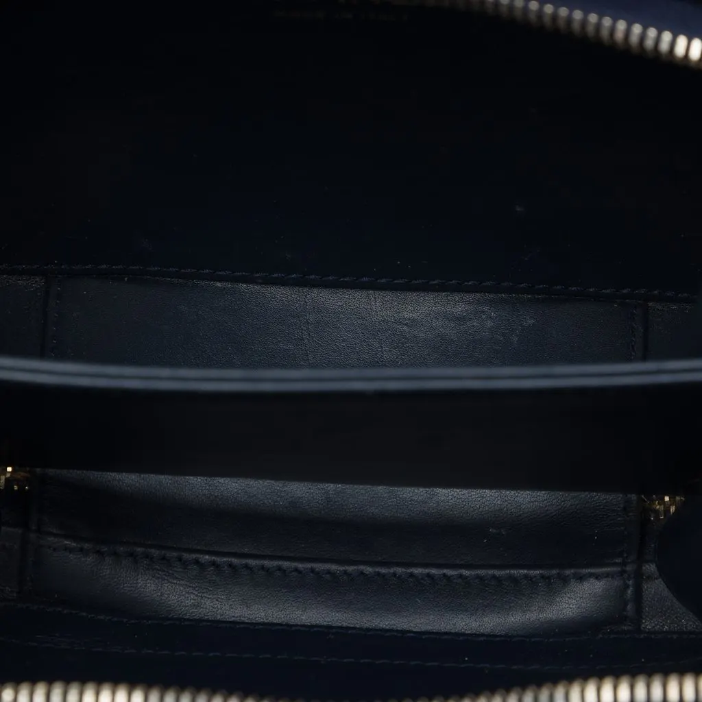 Chanel Small Jersey CC Filigree Vanity Case Blue Very good - Model View