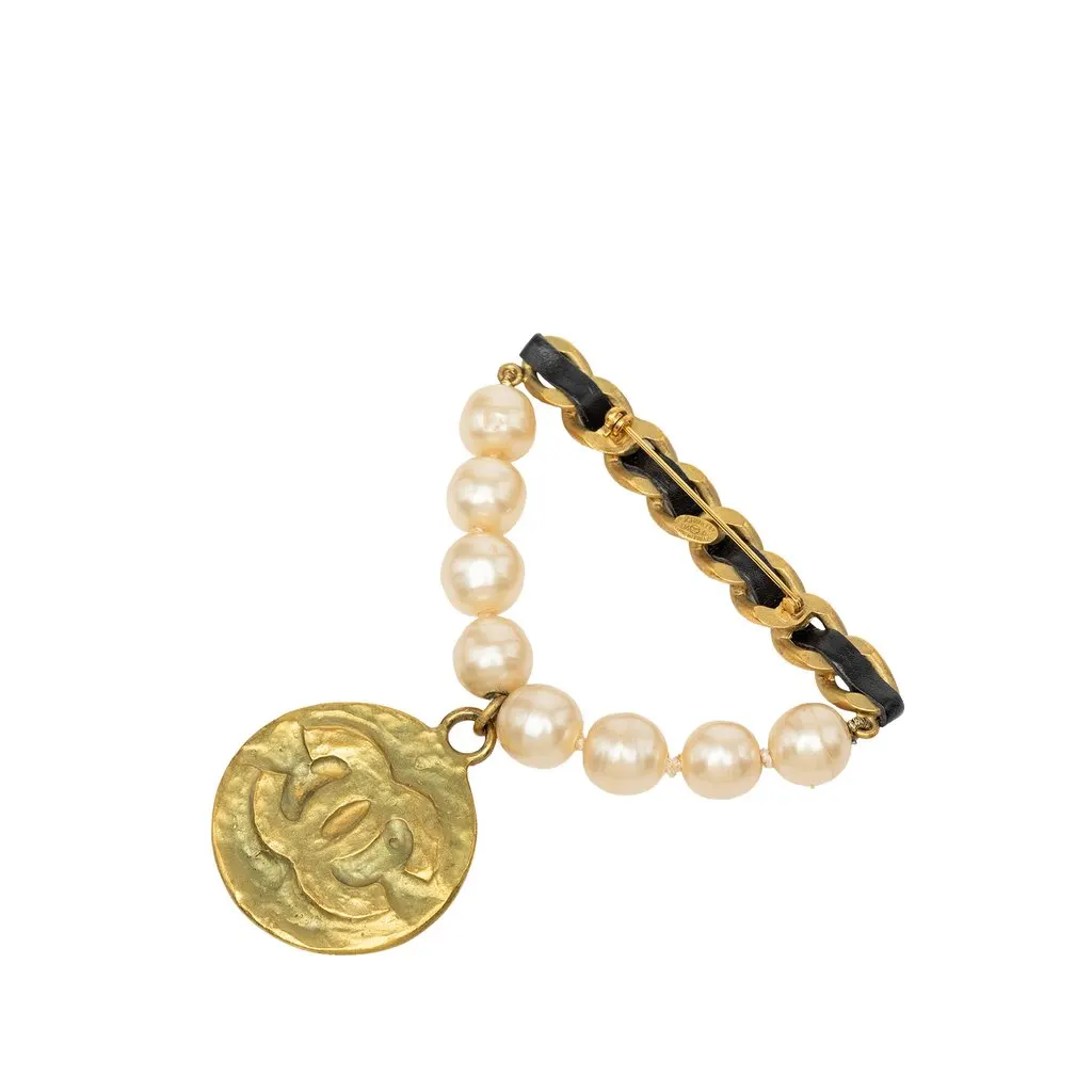 Chanel CC Gold Plated Faux Pearl Chain Brooch Gold Metal Very good - Front View
