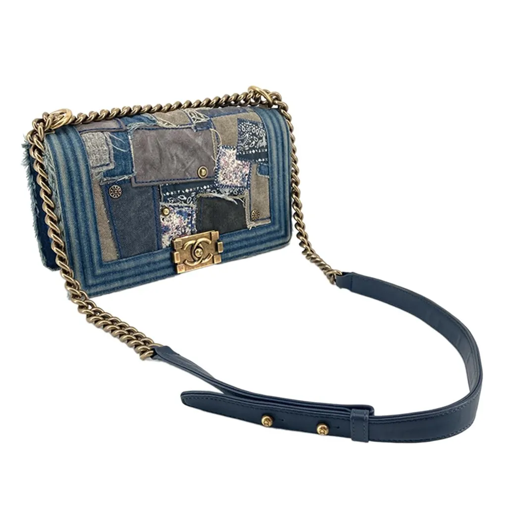 Chanel Old Medium Denim Patchwork Boy Bag Blue Denim Very good - Model View