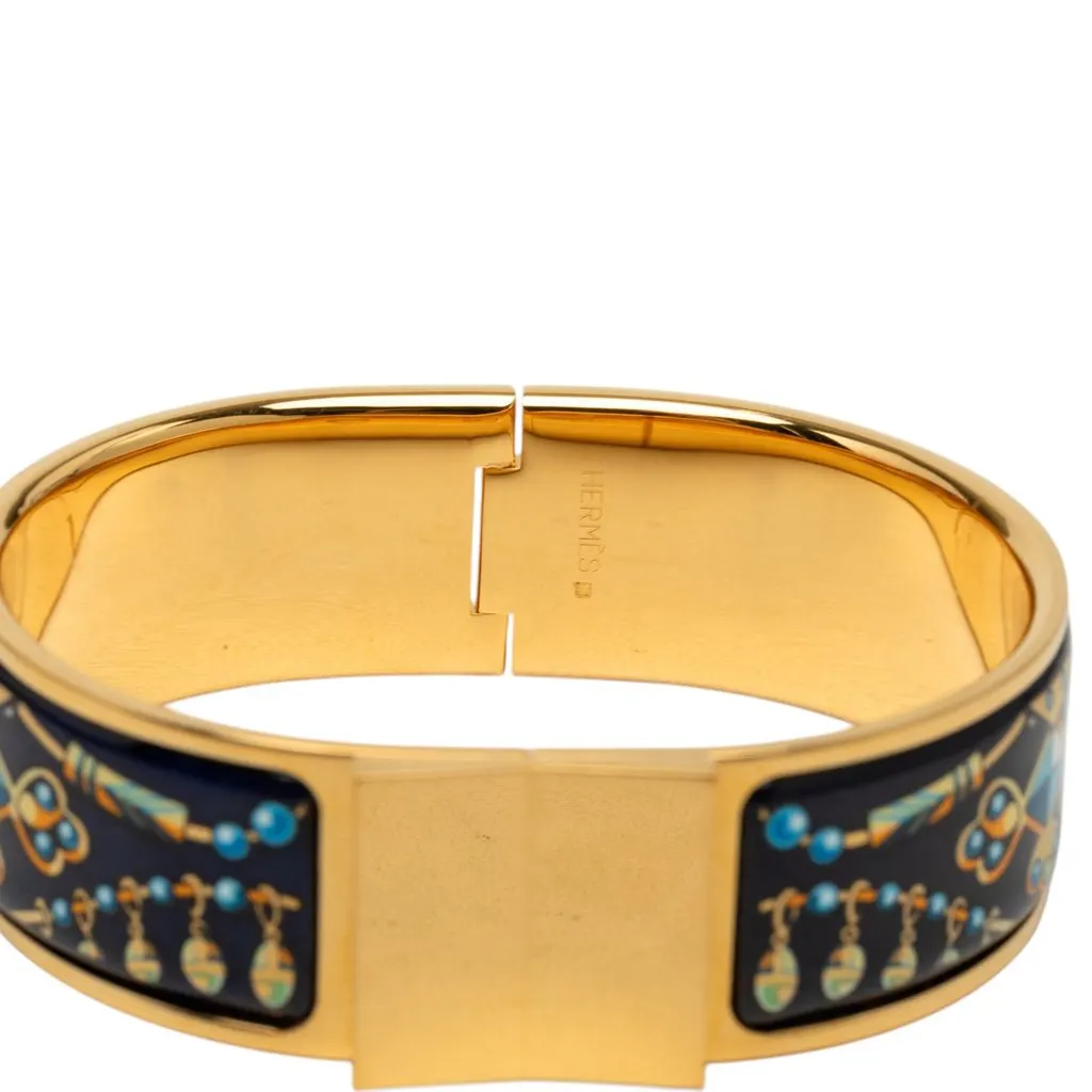 Hermès Wide Printed Enamel Loquet Bracelet PM Black Very good - Model View